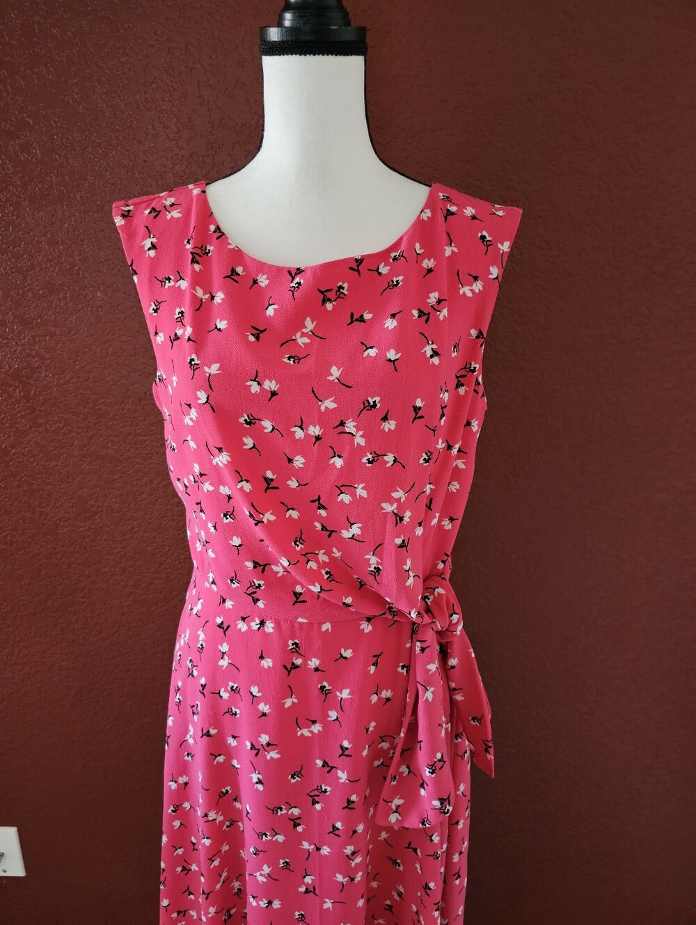 Women’s Pink Floral Tie-Waist Sleeveless Dress - Picture 3 of 13